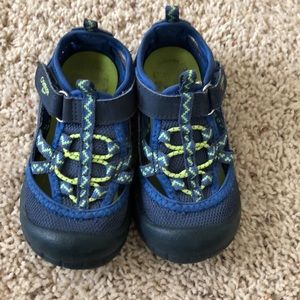OshKosh bump toe sandal